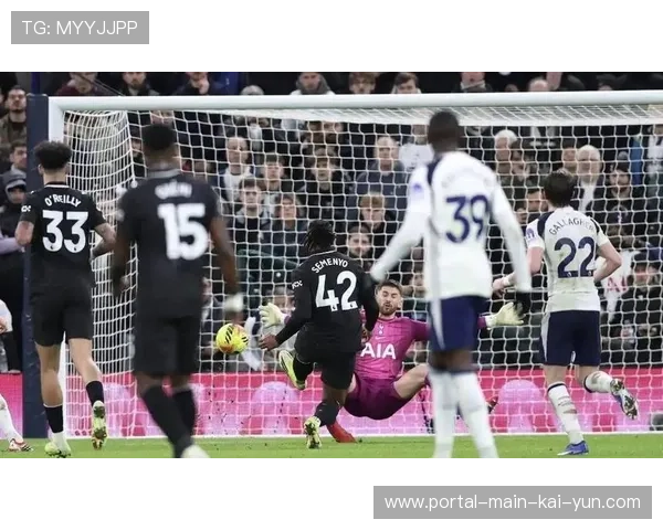 索兰克蝎子摆尾梅开二度救主，热刺锋线独木难支陷困境